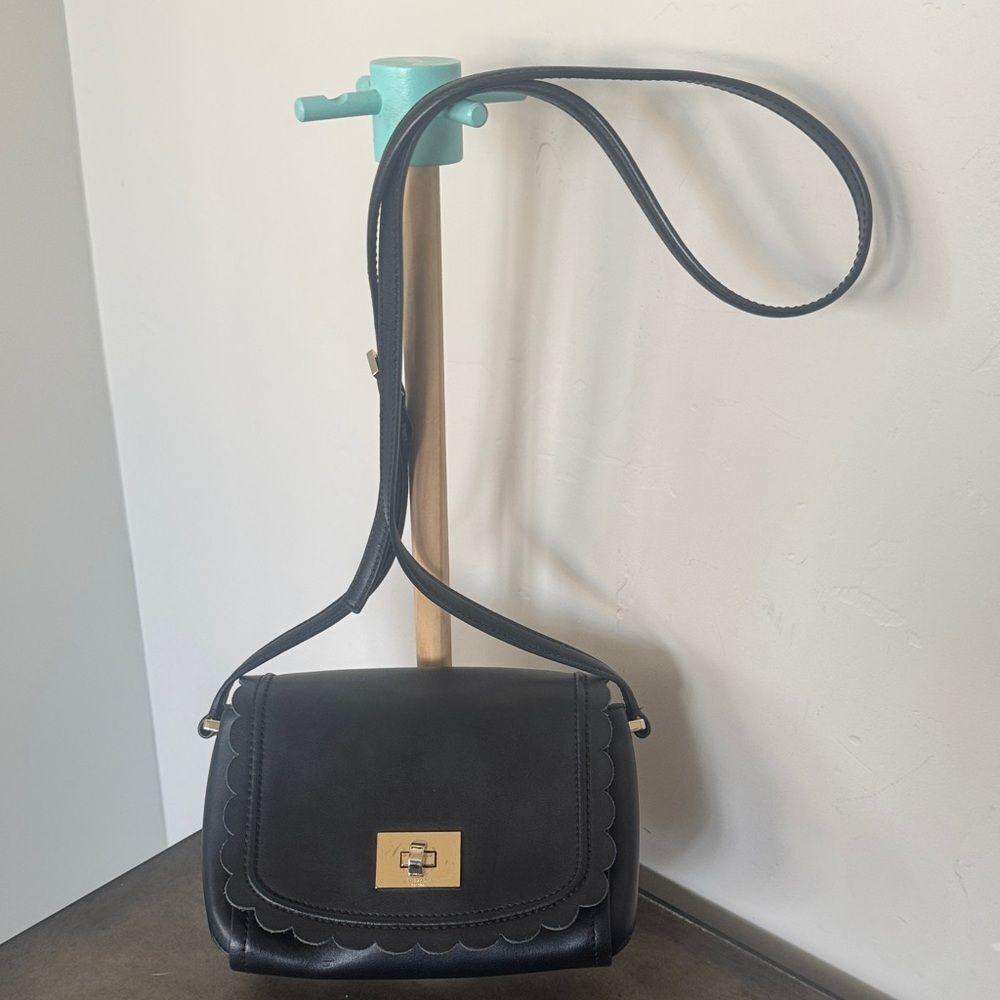Kate Spade Classic Black Scalloped Leather Shoulder Crossbody Bag Versatile GUC